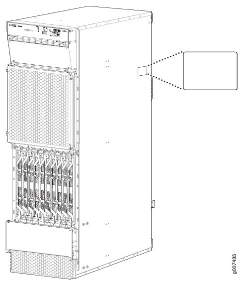 Technical drawing of Juniper Networks chassis with slots for line cards and cooling fans. Dotted line highlights area for labeling.