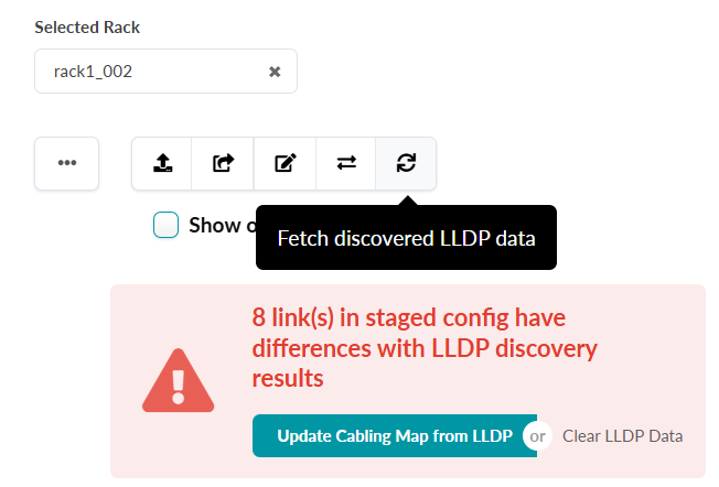 Selected rack labeled rack1_002 with a warning: 8 links in staged config differ from LLDP discovery results. Options to fetch LLDP data, update cabling map, or clear LLDP data. Red triangle icon highlights the issue. Buttons available to resolve.